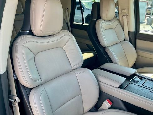 Used 2024 Lincoln Navigator Reserve w/ Monochromatic Package AWD/4WD image 23