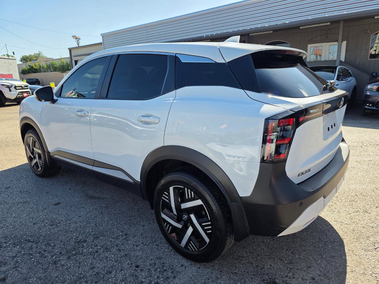 Used 2025 Nissan Kicks SV FWD image 5