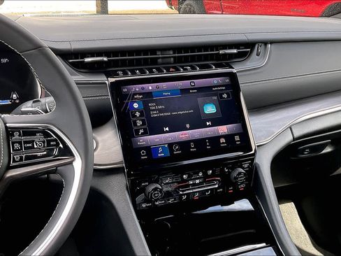 Used 2023 Jeep Grand Cherokee L Overland image 6