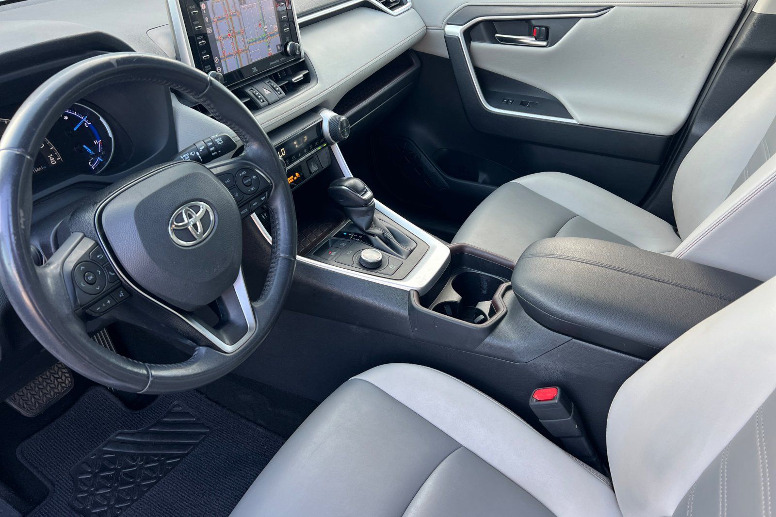 Used 2019 Toyota RAV4 Limited w/ Carpet Mat Package AWD/4WD image 9