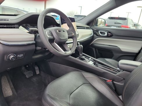 Used 2023 Jeep Compass Limited image 20