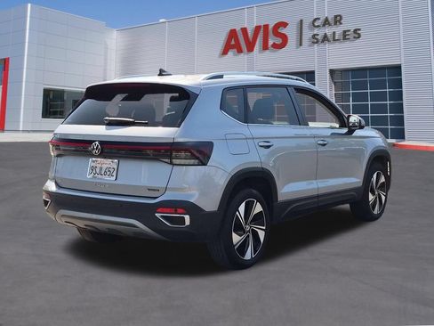 Used 2025 Volkswagen Taos SE AWD/4WD image 6