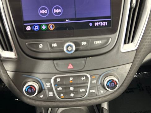 Used 2019 Chevrolet Malibu LT FWD image 14