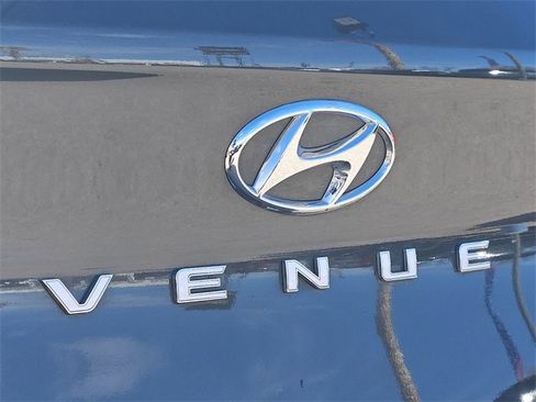 Used 2024 Hyundai Venue SEL image 10