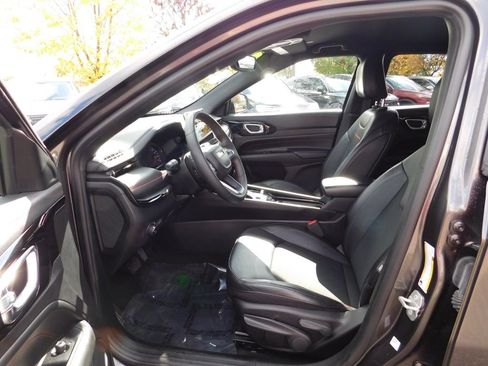 Used 2023 Jeep Compass Trailhawk image 16