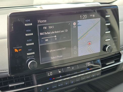 Used 2024 Toyota Sienna Limited image 25