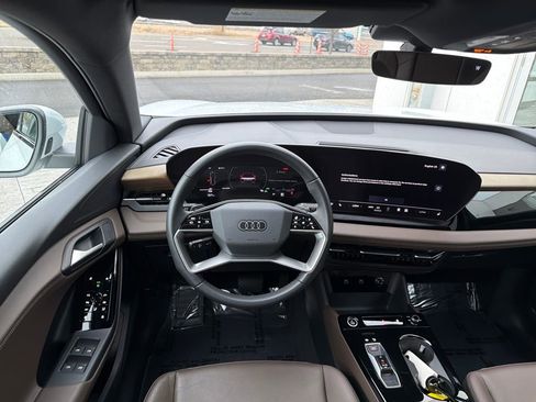 Used 2025 Audi Q6 e-tron Premium w/ Convenience Package image 14