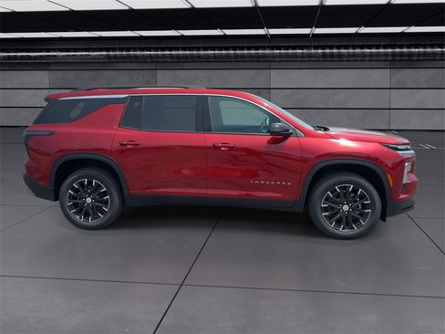 New 2025 Chevrolet Traverse LT w/ Sun and Wheel Package image 9