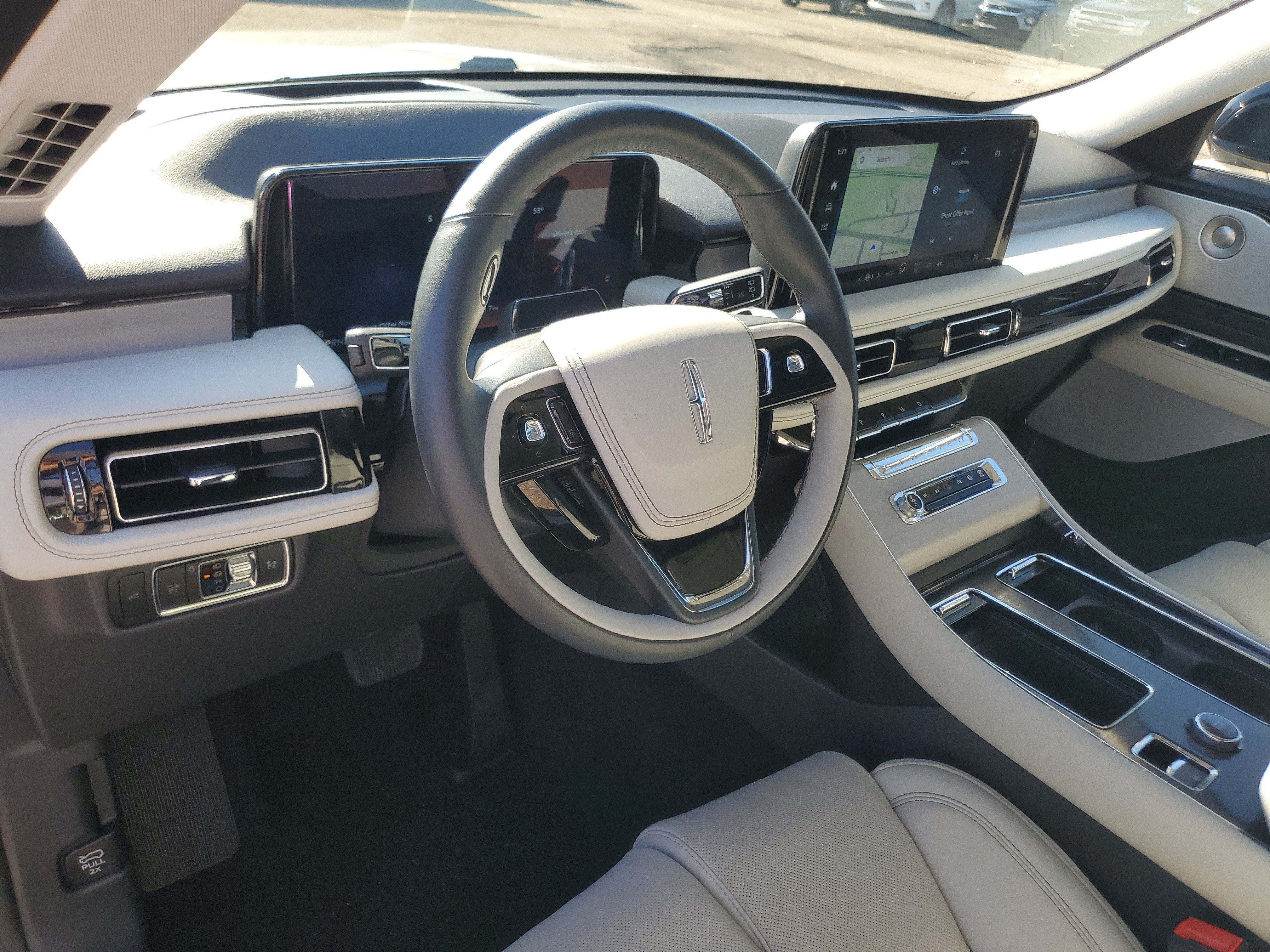 Used 2025 Lincoln Aviator Reserve w/ Equipment Group 201A AWD/4WD image 13