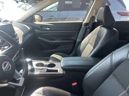 Used 2022 Nissan Altima 2.5 SR FWD image 2