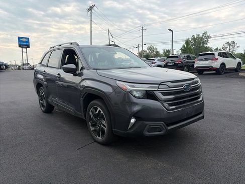 Used 2025 Subaru Forester Limited AWD/4WD image 9