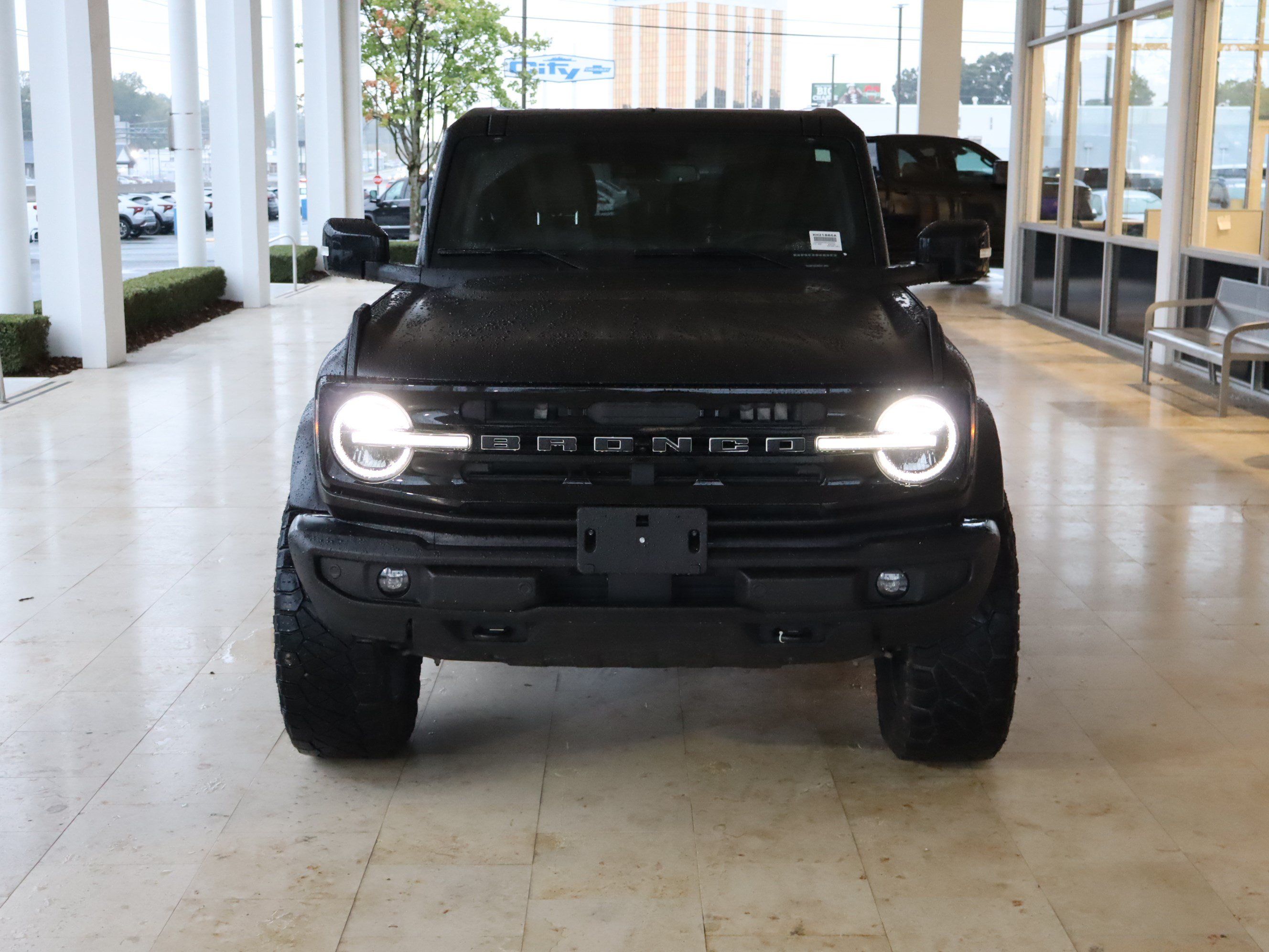 Used 2025 Ford Bronco Outer Banks w/ Matte Film Protection Package AWD/4WD image 3