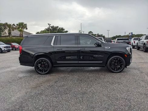 Used 2023 GMC Yukon XL Denali AWD/4WD image 3