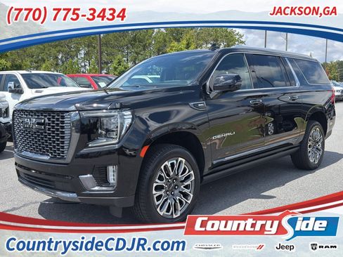 Used 2023 GMC Yukon XL Denali Ultimate AWD/4WD image 1
