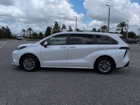 Certified 2024 Toyota Sienna XLE FWD image 7