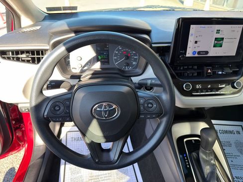 Used 2024 Toyota Corolla LE w/ LE Convenience Package FWD image 17