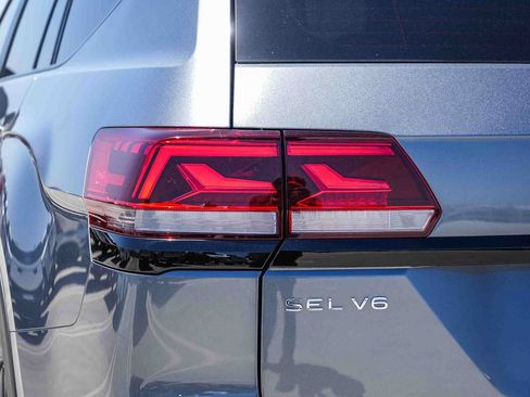 Certified 2023 Volkswagen Atlas SEL R-Line AWD/4WD image 9