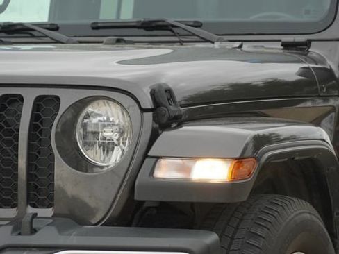 Used 2021 Jeep Gladiator Sport AWD/4WD image 4