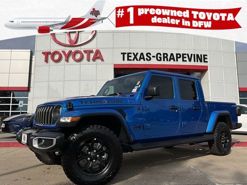 Used 2025 Jeep Gladiator Sport image 1