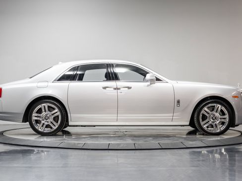 Used 2015 Rolls-Royce Ghost image 18