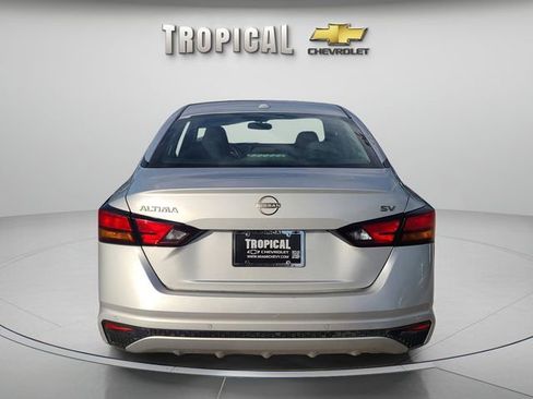 Used 2024 Nissan Altima 2.5 SV image 4