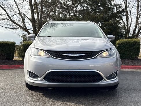 Used 2017 Chrysler Pacifica Touring-L w/ Tire & Wheel Group image 11