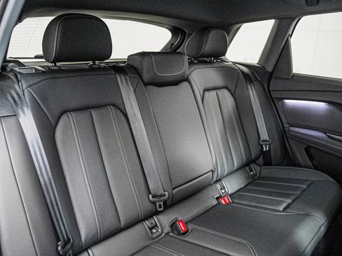 Used 2024 Audi Q4 e-tron Premium Plus image 13