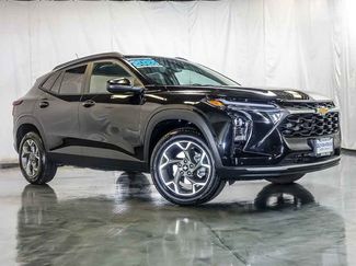 Used 2025 Chevrolet Trax LT w/ Driver Confidence Package FWD video 2