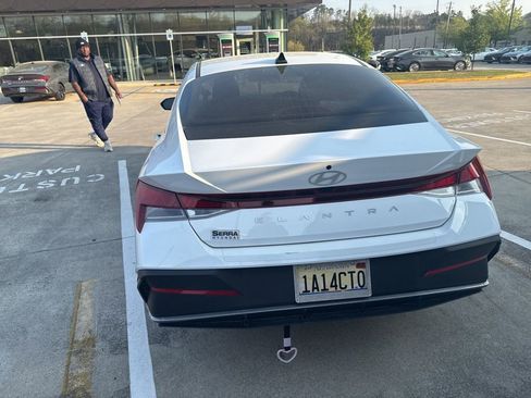 Used 2025 Hyundai Elantra SE image 5