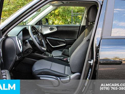 Used 2025 Kia Soul LX w/ LX Technology Package FWD image 16