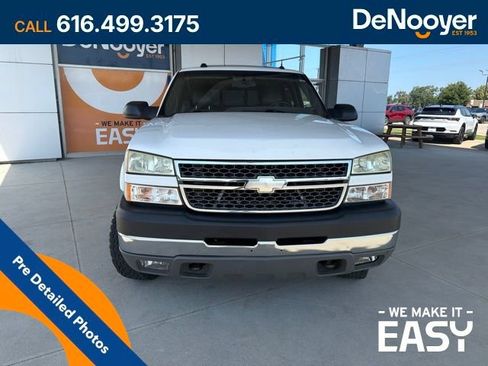 Used 2005 Chevrolet Silverado 2500 LT w/ Heavy-Duty Power Package AWD/4WD image 8