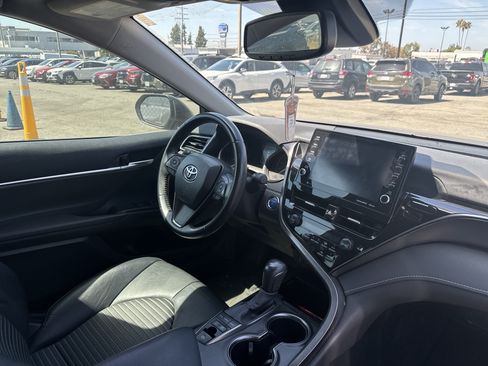 Used 2023 Toyota Camry SE w/ Audio Upgrade Package FWD image 3