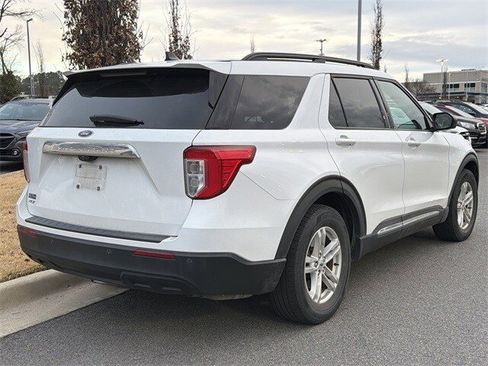 Used 2021 Ford Explorer XLT image 4