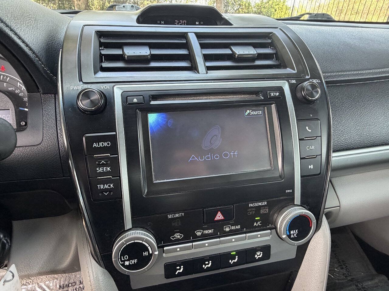 Used 2012 Toyota Camry LE FWD image 16