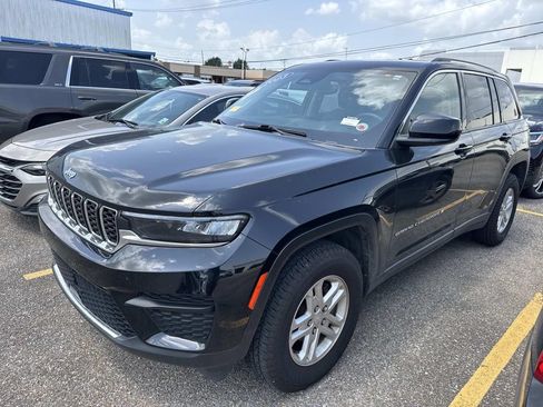 Used 2023 Jeep Grand Cherokee Laredo RWD image 14