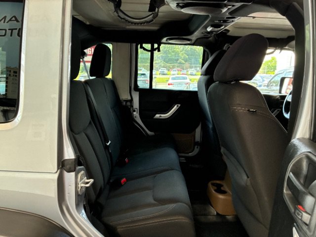 Used 2013 Jeep Wrangler Unlimited Sahara w/ Connectivity Group AWD/4WD image 39