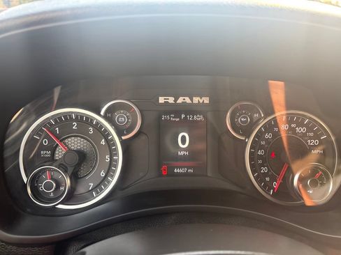 Used 2024 RAM 2500 Big Horn AWD/4WD image 11