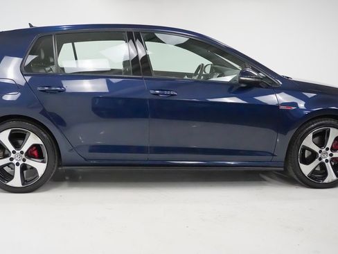 Used 2016 Volkswagen GTI SE image 9