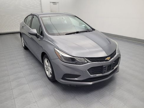 Used 2018 Chevrolet Cruze LT w/ Convenience Package FWD image 13