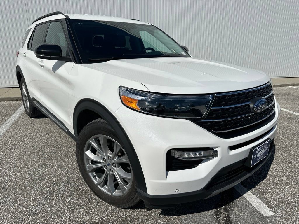 Used 2024 Ford Explorer XLT w/ Equipment Group 202A AWD/4WD image 10