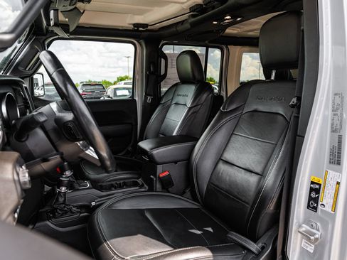 Used 2023 Jeep Wrangler Unlimited Sahara w/ Cold Weather Group AWD/4WD image 19