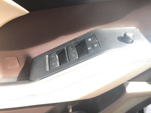 Used 2020 Toyota Highlander XLE FWD image 15
