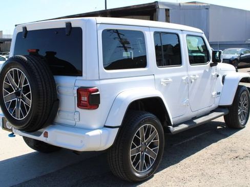 Used 2023 Jeep Wrangler Unlimited Sahara AWD/4WD image 4
