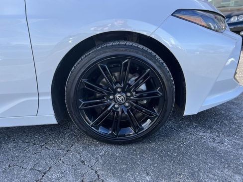 Used 2021 Toyota Avalon XSE image 12