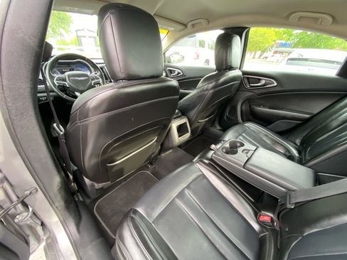 Used 2017 Chrysler 200 Limited Platinum image 39