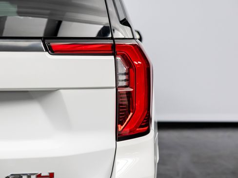 Used 2025 GMC Yukon AT4 w/ AT4 Premium Plus Package image 16