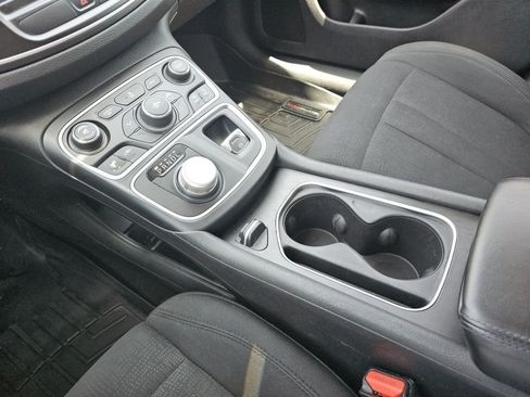 Used 2015 Chrysler 200 Limited w/ Convenience Group FWD image 30