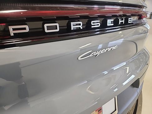 Certified 2025 Porsche Cayenne AWD/4WD image 34
