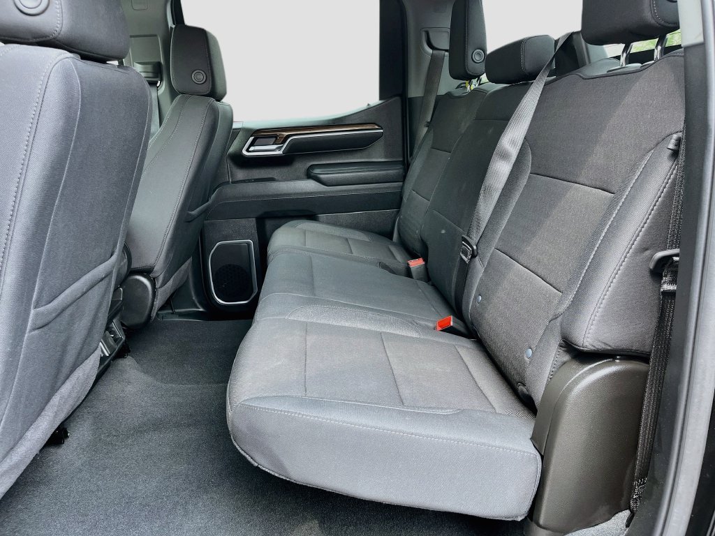 Used 2025 Chevrolet Silverado 1500 LT AWD/4WD image 25