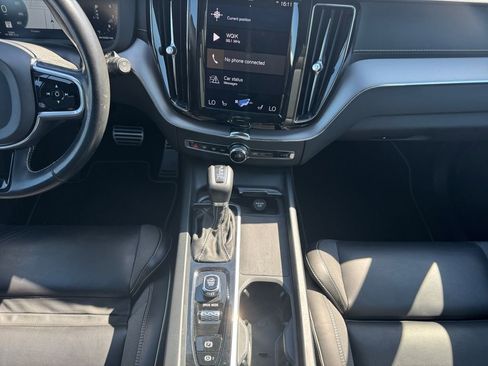 Used 2021 Volvo XC60 T6 R-Design image 11